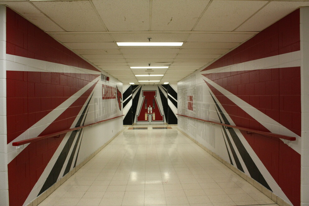 Picture of a high school hallway