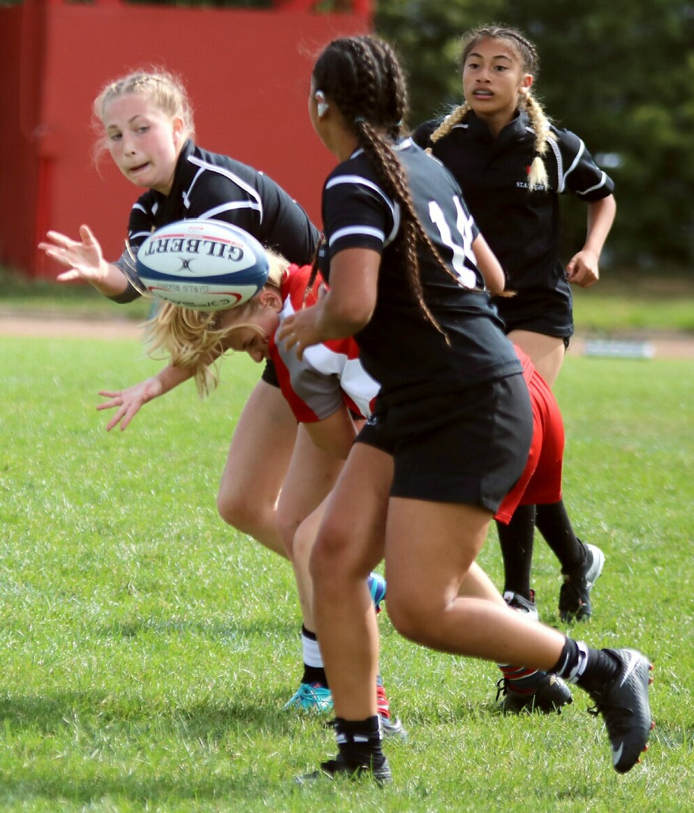 Picture of a girl playing rugby